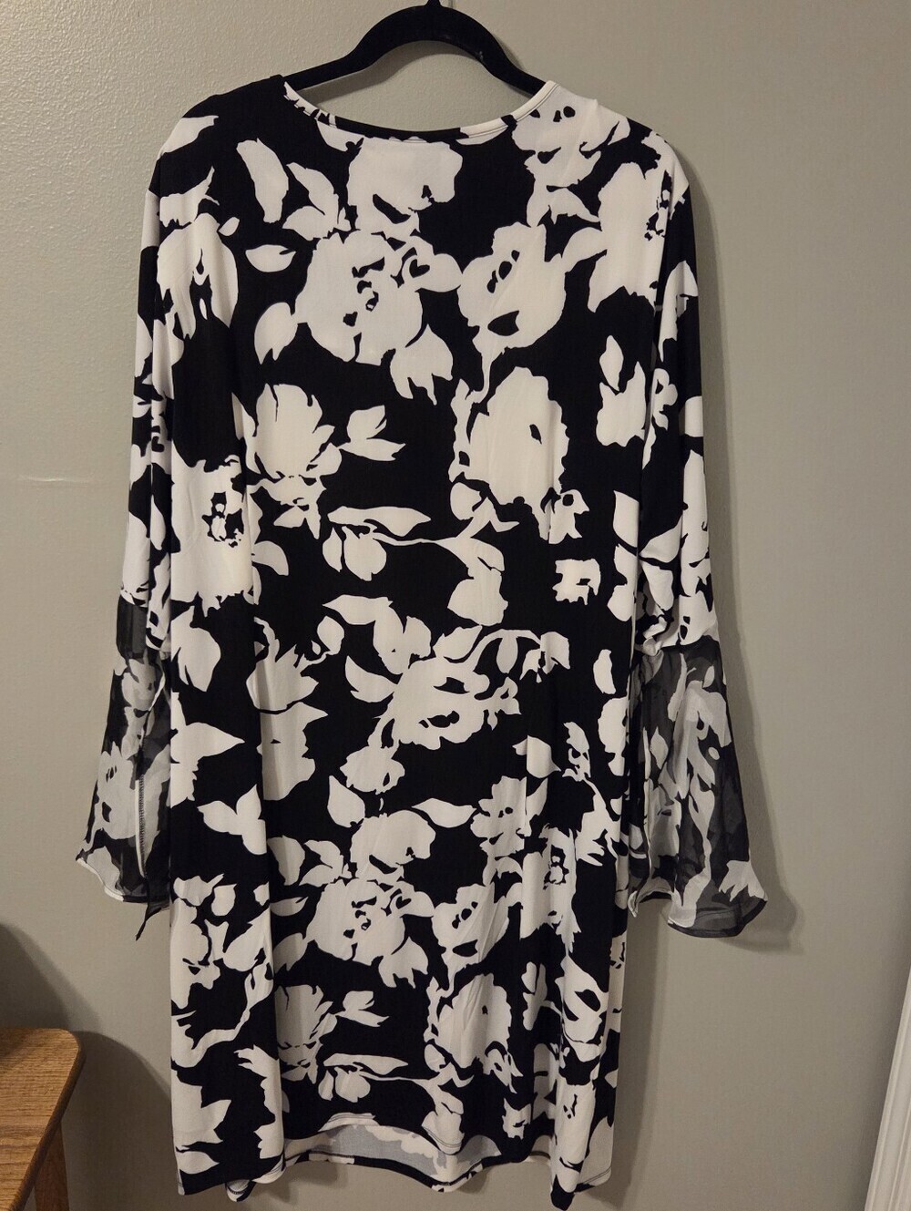 Cato Plus Size Women's Black Floral Sheer Bell Sleeve Mini Dress Sz 26/28W NWT - Picture 5 of 11